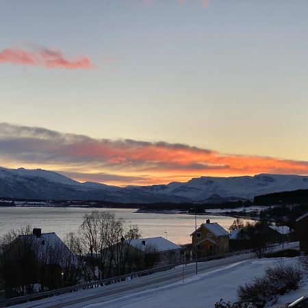 Lyngen, Mackay Appartment, Lyngen Lyngseidet ภายนอก รูปภาพ