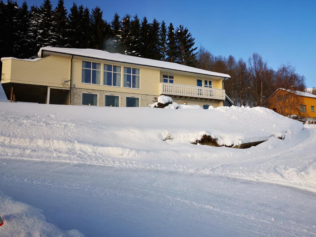 Lyngen, Mackay Appartment, Lyngen Lyngseidet ภายนอก รูปภาพ