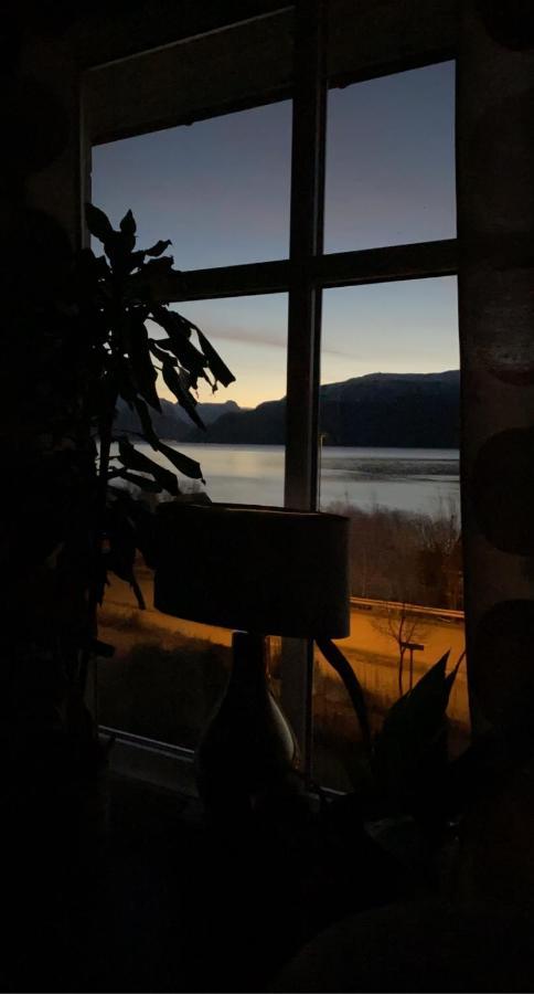 Lyngen, Mackay Appartment, Lyngen Lyngseidet ภายนอก รูปภาพ
