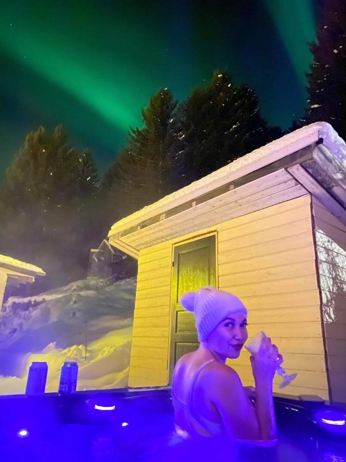 Lyngen, Mackay Appartment, Lyngen Lyngseidet ภายนอก รูปภาพ